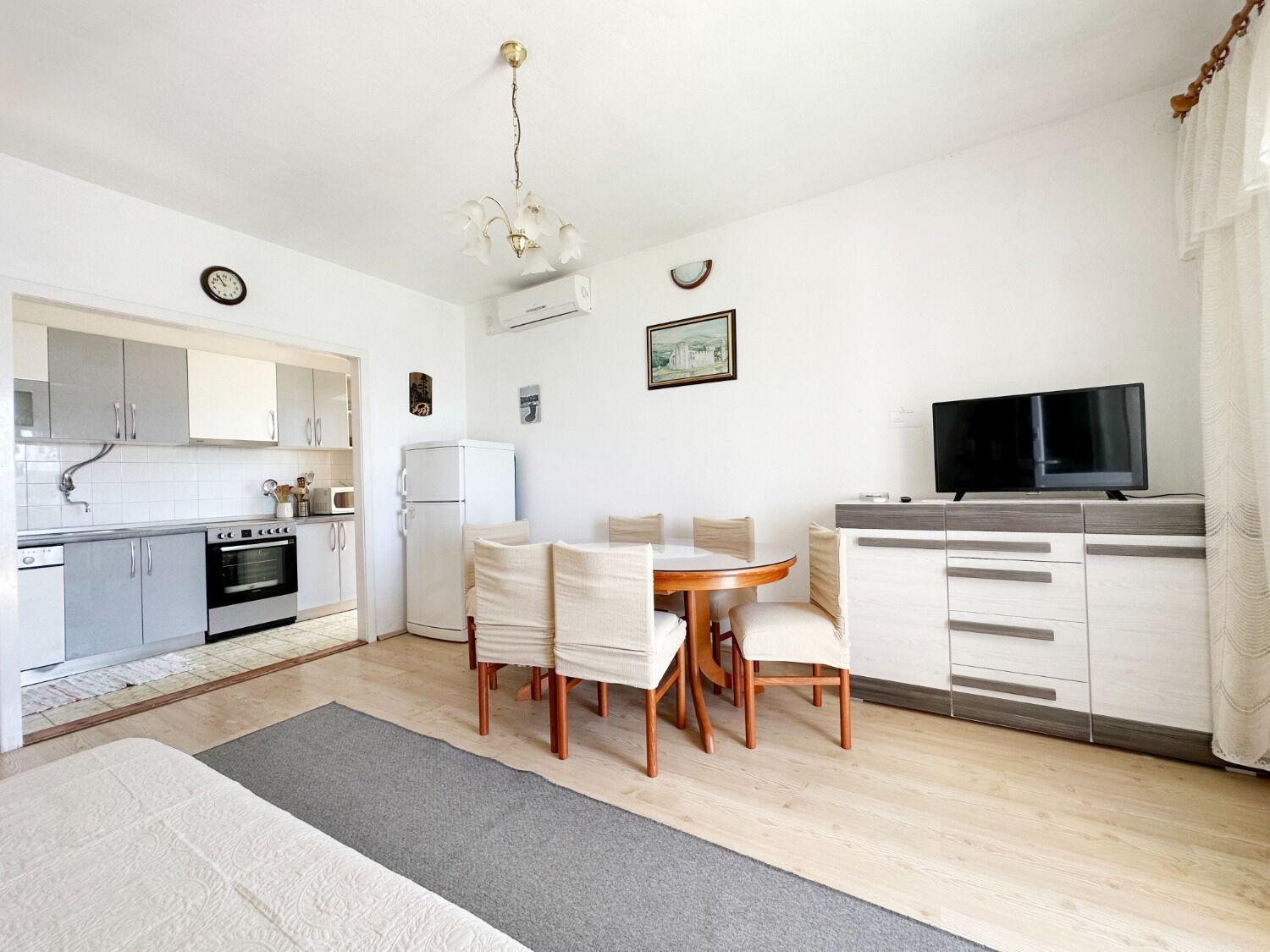 Mihaela Apartment